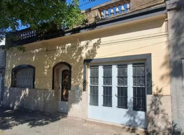 Casa · 128m² · 5 Ambientes · 1 Cochera · Casa en Rosario