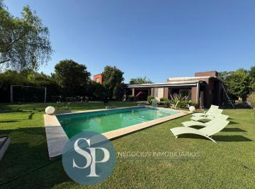 Casa · 140m² · 4 Ambientes · 3 Cocheras · Casa en Venta Barrio Privado El Recodo