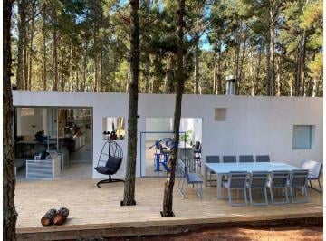 Casa de 4 ambientes, Costa Esmeralda · Bosque Al 10 - Ref: 384