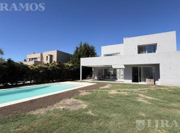 Casa · 211m² · 5 Ambientes · Casa en Venta en El Barrio Vistas, Puertos / Escobar