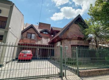 Casa · 240m² · 5 Ambientes · 4 Cocheras · Casa 6 Amb en Bella Vista Apta Credito