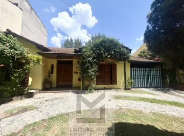 Casa · 239m² · 5 Ambientes · 7 Cocheras · Casa en Planta Baja 5 Amb - Apta Crédito con Parque, Quincho y Garaje