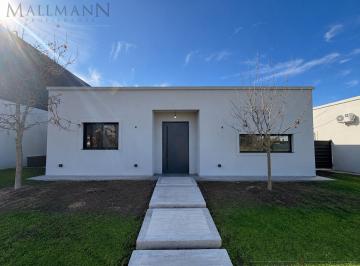 Casa · 106m² · 3 Ambientes · 2 Cocheras · Venta Casa en Planta Baja 2 Dorm. en El Aljibe
