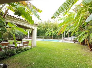 Casa · 290m² · 8 Ambientes · 2 Cocheras · Casa - Santa Barbara