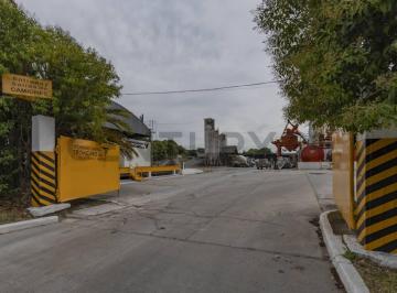 Bodega-Galpón · 595m² · 2 Ambientes · Galpón en Alquiler en La Plata, José Hernández