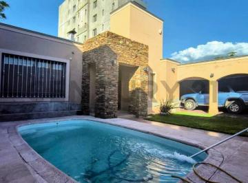 Casa · 262m² · 5 Ambientes · 2 Cocheras · Venta de Casa Destacada en San Martín