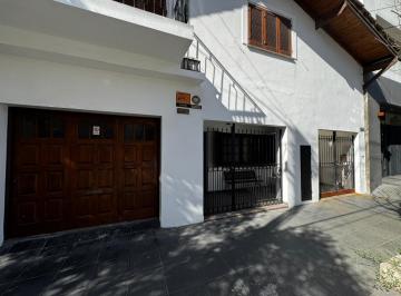 PH · 135m² · 5 Ambientes · 1 Cochera · PH Al Frente con Entrada Independiente | 5 Ambientes, Garage y Patio | Excelente Estado