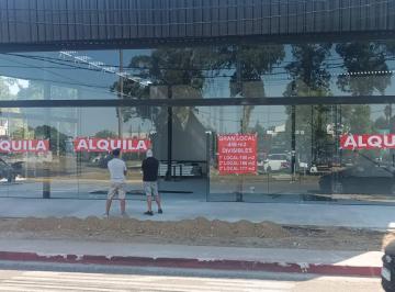 Local comercial · 100m² · Importantes Locales Comerciales Camino Lussich