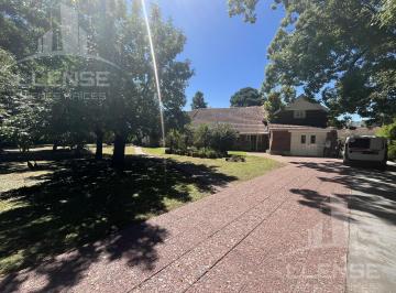 Casa · 350m² · 5 Ambientes · 1 Cochera · Casa 5 Ambientes con Pileta Sobre Lote de 4000 m² en Venta - Ranelagh