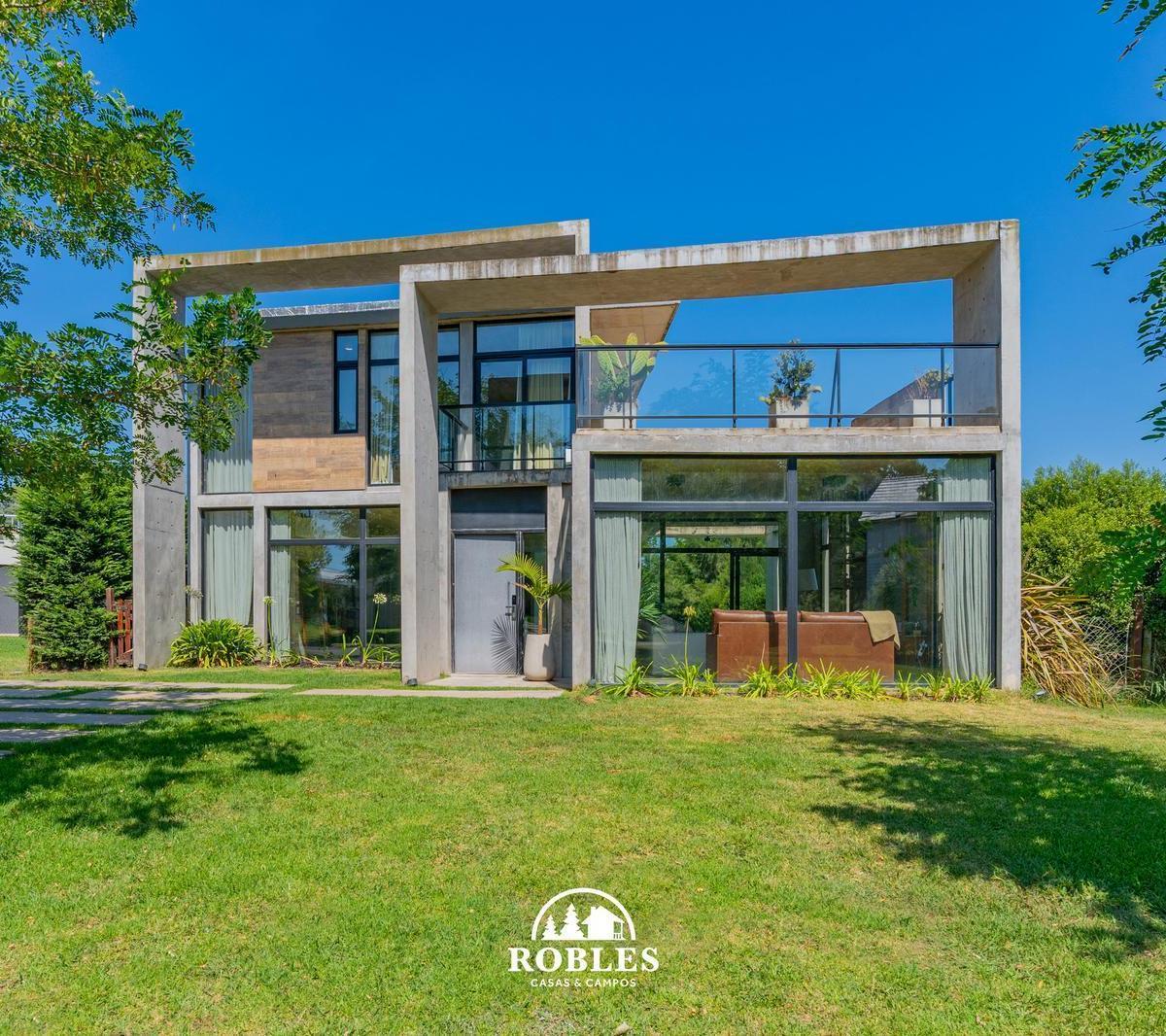 Casa estilo moderno de 206,72 m² en Arenas del Sur