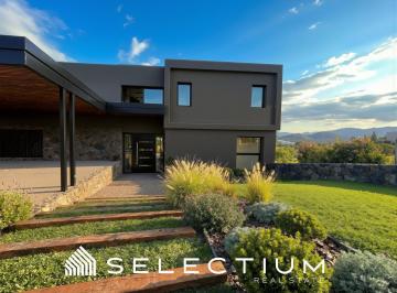 Casa · 335m² · 3 Dormitorios · 2 Cocheras · ¡A Estrenar en La Deseada! Vistas Increíbles y Diseño de Categoría