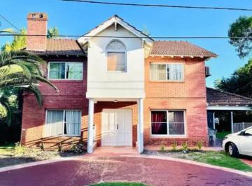 Casa · 185m² · 4 Ambientes · 1 Cochera · Casa en Venta