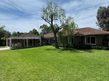 Casa · 1800m² · 3 Dormitorios · 1 Cochera · Casa en San Diego Al 300
