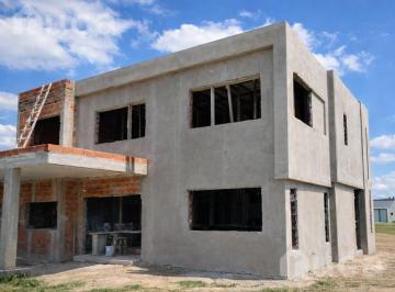Casa · 177m² · 4 Ambientes · 1 Cochera · Casa de 4 Ambientes con Jardín, en Venta en Barrio Santa Elisa - Pilar del Este, Buenos Aires