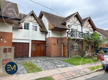 Casa · 130m² · 4 Ambientes · 2 Cocheras · Casa en Burzaco