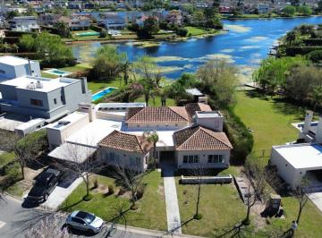 Casa de 6 ambientes, Tigre · Casa de 5 Ambientes con Dependencia de 380 m² en Santa Catalina Villanueva Tigre
