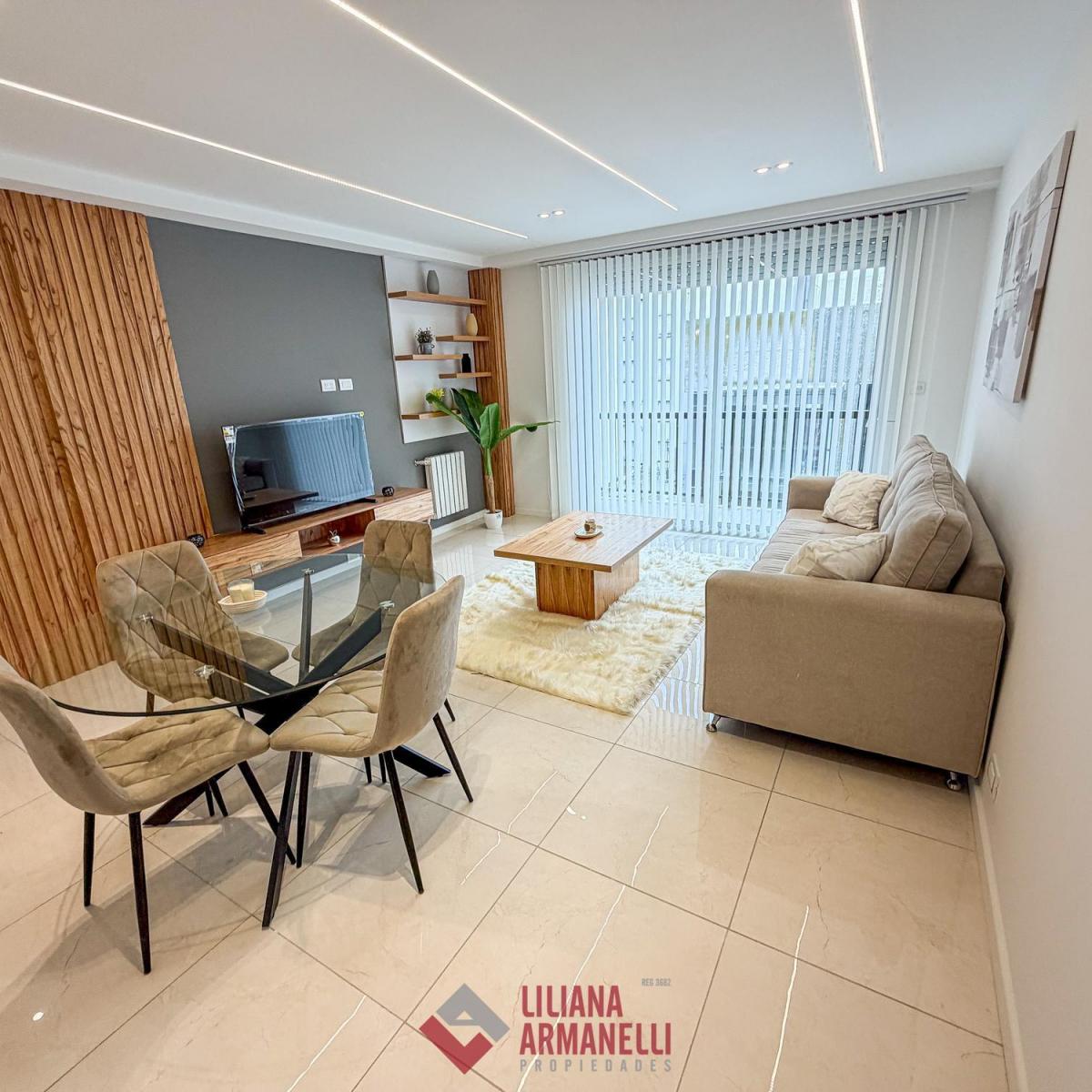 Departamento de 3 ambientes totalmente reciclado. Amplio living comedor. Balcón saliente.