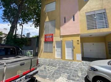 Departamento · 51m² · 2 Ambientes · En Alquiler Depto Tipo Casa 2 Amb con Patio