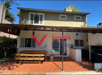 Casa · 170m² · 5 Ambientes · 1 Cochera · Casa de 6 Ambientes Amplios