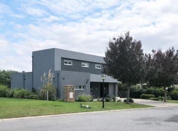 Casa · 160m² · 4 Ambientes · Casa en Arenas del Sur