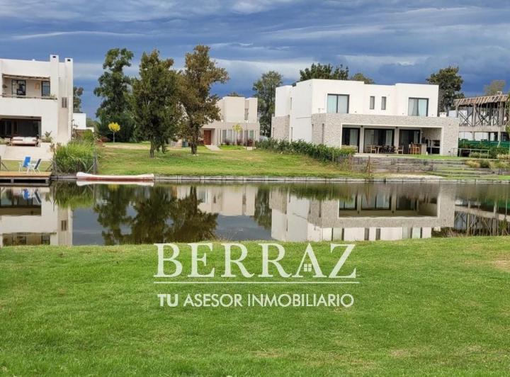 Casa · 270m² · 6 Ambientes · 1 Cochera