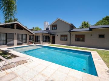 Casa de 6 ambientes, Funes · Hermosa Casa en Barrio Los Troncos - Funes