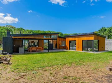 Casa · 135m² · 4 Ambientes · 3 Cocheras · Casa de 3 Dorm. con Vista Al Campo
