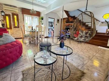 Casa · 129m² · 4 Ambientes · 1 Cochera · Venta de Duplex 4 Amb con Cochera en Moron