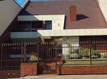 Casa · 327m² · 5 Ambientes · 3 Cocheras · Casa en Venta y Alquiler Ramos Mejia