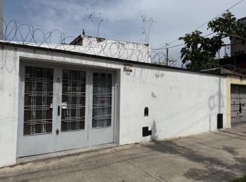 Casa de 5 ambientes, Pompeya · Casa a Refaccionar Muy Buena Uibación