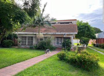 Casa · 200m² · 4 Ambientes · 3 Cocheras · Casa en Venta en Berazategui 4 Ambientes
