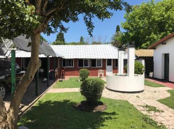 Quinta vacacional · 250m² · 4 Ambientes · 2 Cocheras · Excelente Casa Quinta en Venta en Santa Maria