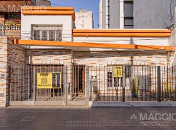 Casa · 233m² · 4 Ambientes · 1 Cochera · Casa Venta Ramos Mejia