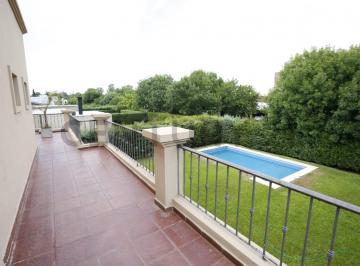 Casa · 273m² · 5 Ambientes · 2 Cocheras · Casas en Venta en Barrancas de Iraola