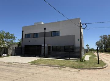 Casa · 233m² · 6 Ambientes · 2 Cocheras · Casa en Gualeguaychu