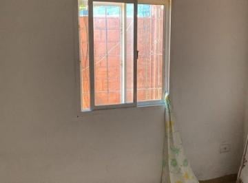 Casa · 50m² · 2 Ambientes · 1 Cochera · Casa Interna de 2 Dorm. en Alquiler