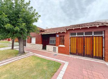 Casa · 109m² · 4 Ambientes · 1 Cochera · Casa 4 Ambientes con Garage y Patio · Mundialista