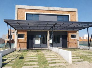 Casa · 120m² · 4 Ambientes · 2 Cocheras · Venta Duplex de 3 Dorm en Docta Ubicación Estrategica
