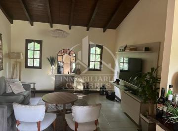 Casa · 211m² · 7 Ambientes · 6 Cocheras · Casa en Venta Vaqueros