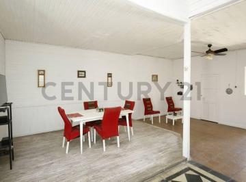 Casa · 97m² · 2 Ambientes · 1 Cochera · Casa en Venta Ensenada con Cochera y Parque