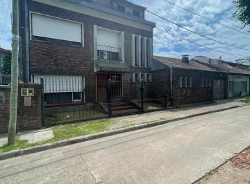 Casa · 254m² · 7 Ambientes · 1 Cochera · Venta Casa en Hurlingham