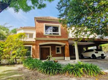 Casa de 5 ambientes, Pilar · Casa 5 Ambientes "Permuta" con Pileta y Parrilla en Bermudas - del Viso, Pilar