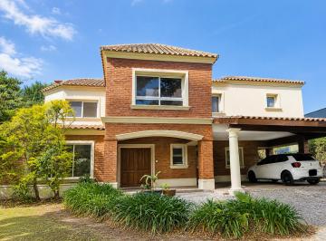 Casa de 5 ambientes, Pilar · Casa en Venta en Bermudas con 810 m² de Terreno y 3 Dorm.