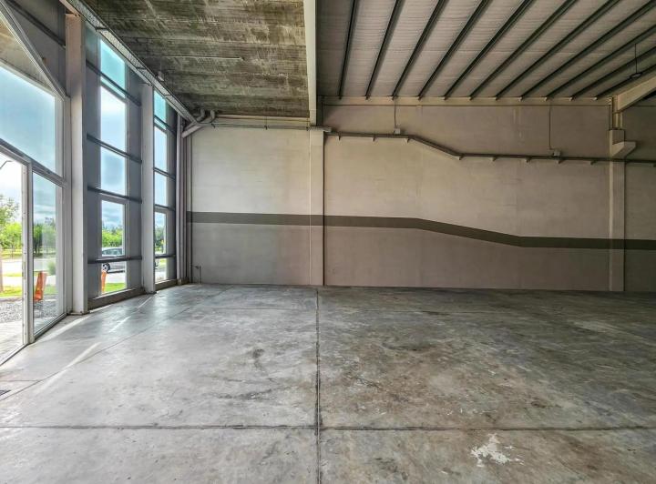 Bodega-Galpón · 500m² · 1 Ambiente · 2 Cocheras