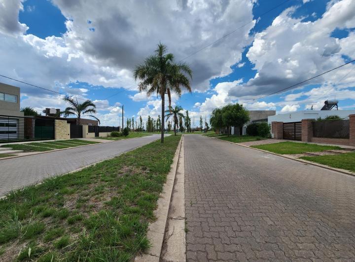Terreno · 617m²