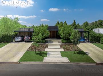 Casa · 430m² · 8 Ambientes · 9 Cocheras · Venta Casa 4 Dorm. en La Volanta, Pilará
