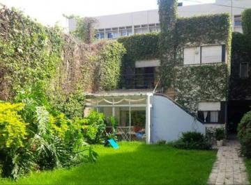 Casa · 400m² · 7 Ambientes · 4 Cocheras · Casa en Venta - 4 Dorm.