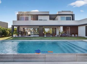 Casa · 415m² · 9 Ambientes · 4 Cocheras · Casa a La Venta en Terravista, General Rodriguez