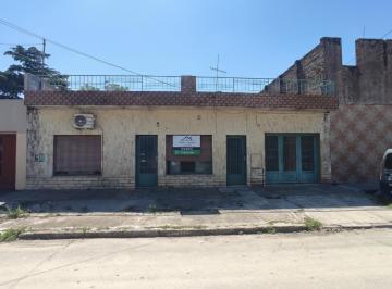 Casa · 115m² · 3 Ambientes · 1 Cochera · Casa a Refaccionar o Desarrollo