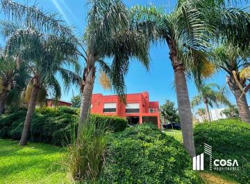 Casa · 293m² · 6 Ambientes · 2 Cocheras · Venta Casa 3 Dorm. Más Estudio Jardín con Piscina Funes Hills Cadaques
